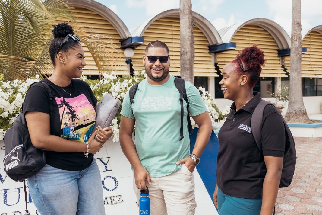 Meer Curacaoënaars gaan voor hoger onderwijs (Picture by: paradisefm.cw)
