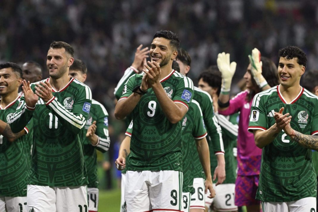Mexicaans WK-elftal geeft luxe horloges terug die geschonken waren door contentmaker Stevewilldoit (Photo by: nyt.com)