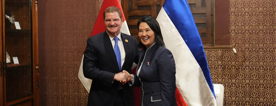 Mike Eman ontmoet Fujimori, bespreekt Aruba-Peru samenwerking (Picture by: noticiacla.com)