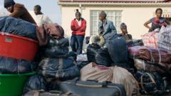 Nigeria eist compensatie voor bezittingen achtergelaten door gevluchte burgers in Zuid-Afrika Nigeria eist compensatie voor bezittingen achtergelaten door gevluchte burgers in Zuid-Afrika (Picture by: ichef.bbci.co.uk)