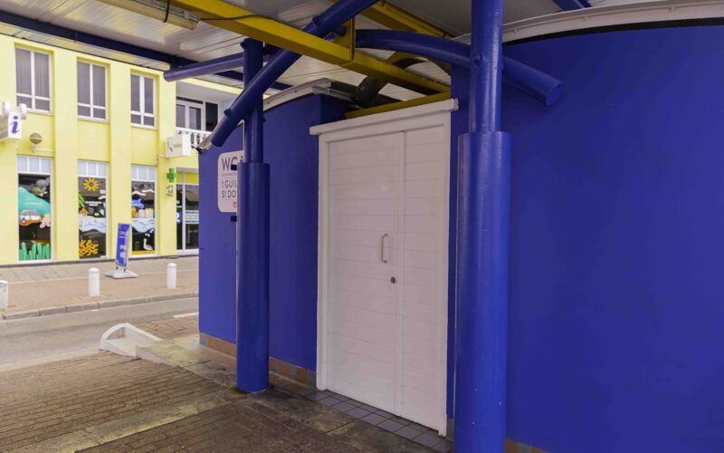 Openbaar toilet ferryterminal Punda heropend na renovatie (Picture by: paradisefm.cw)