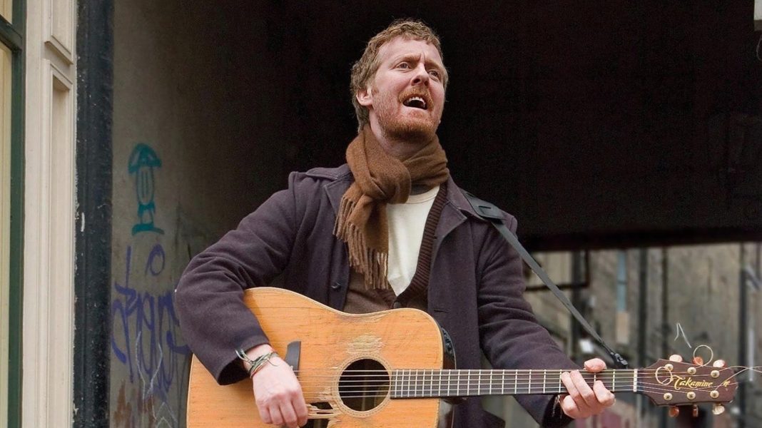 Overlijden Glen Hansard: Een Filmische Biografie van Muziek (Picture by: slashfilm.com)