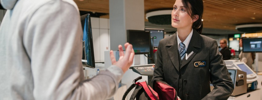Personeel beveiliging Schiphol in staking na onvrede over arbeidsvoorwaarden (Picture by: noticiacla.com)