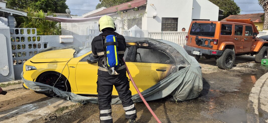 Politie Curaçao biedt 10.000 gulden beloning voor tip over autobrand (Picture by: extra.cw)