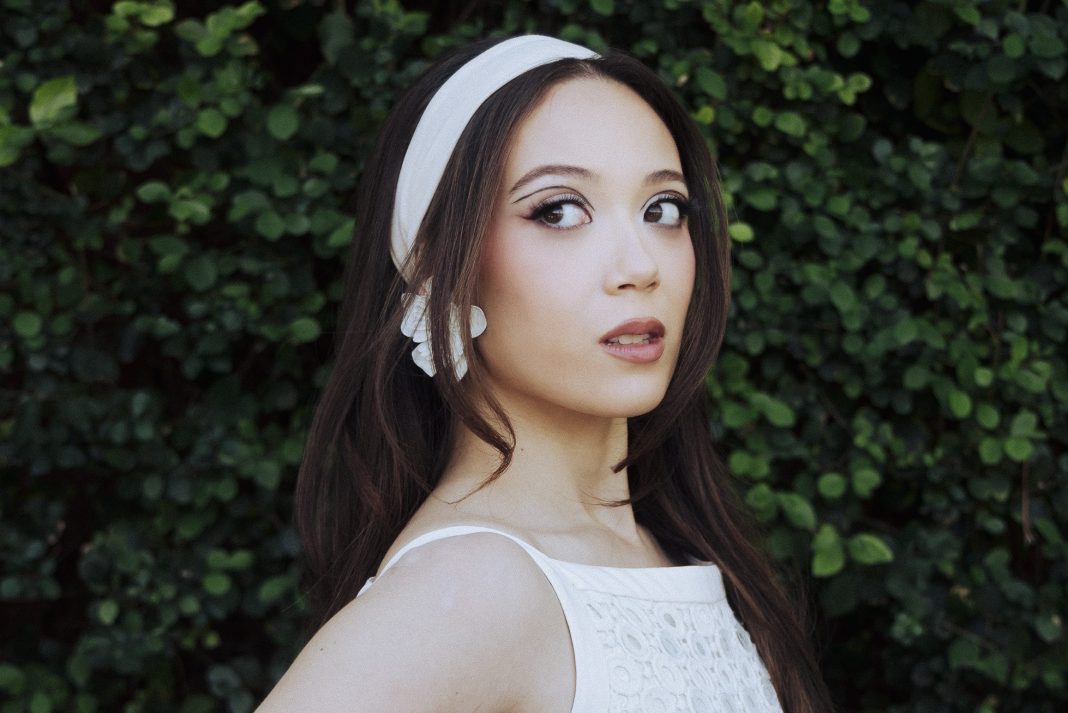 Popster Laufey tekent exclusief contract met UTA (Picture by: variety.com)