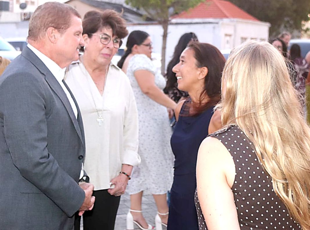 Premier Eman aanwezig bij eindexamenexpositie Design Academy Aruba (Picture by: diario.aw)
