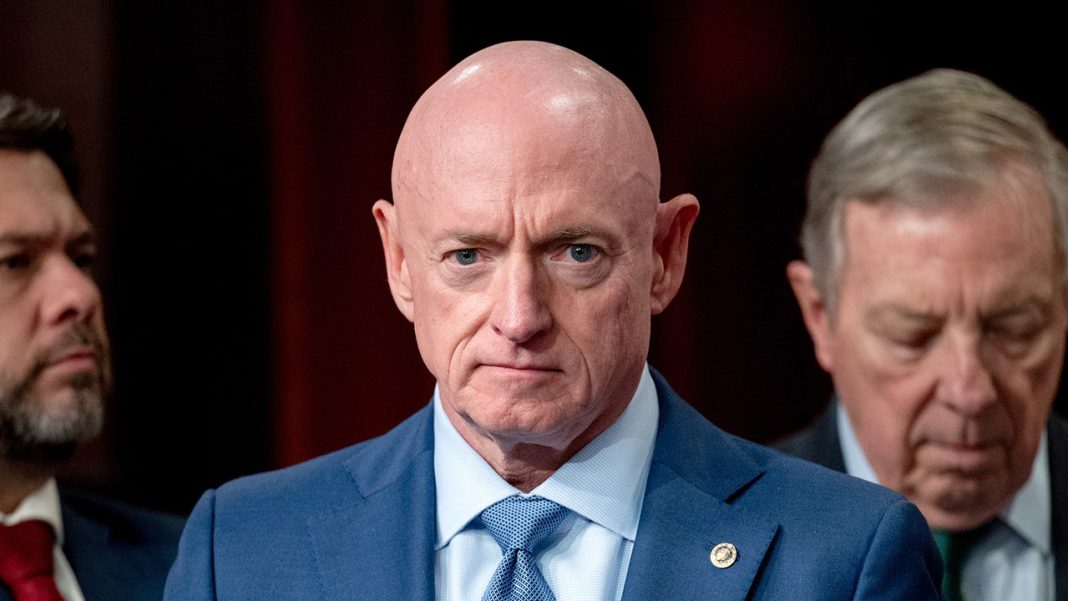Senator Kelly steunt Mexico bij WK voetbal; steun voor VS-team blijft beperkt (Photo by: foxnews.com)