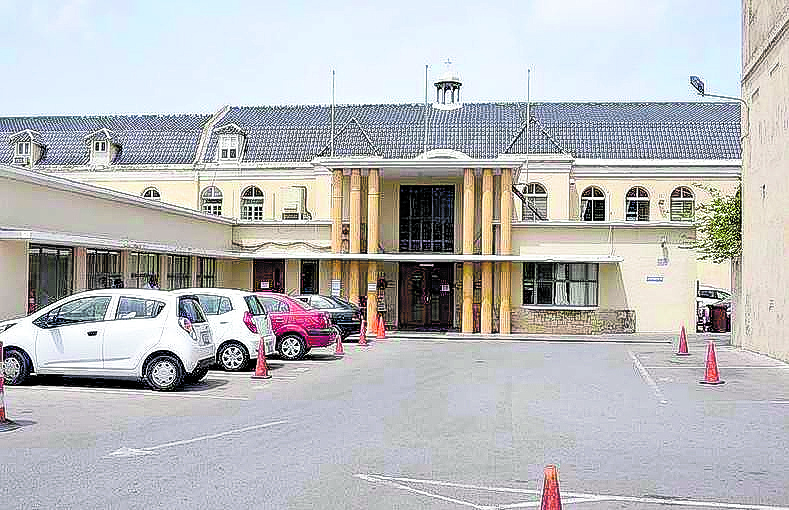 Verkoop oud ziekenhuisgebouw op CuraΓ§ao definitief rond Verkoop oud ziekenhuisgebouw op CuraΓ§ao definitief rond (Picture by: extra.cw)