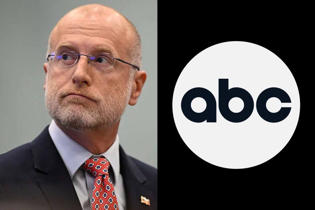 Voormalige overheidsfunctionarissen bekritiseren FCC over ABC-licenties: 'Aanslag op vrije meningsuiting in de schijn van regelgeving' (Picture by: variety.com)