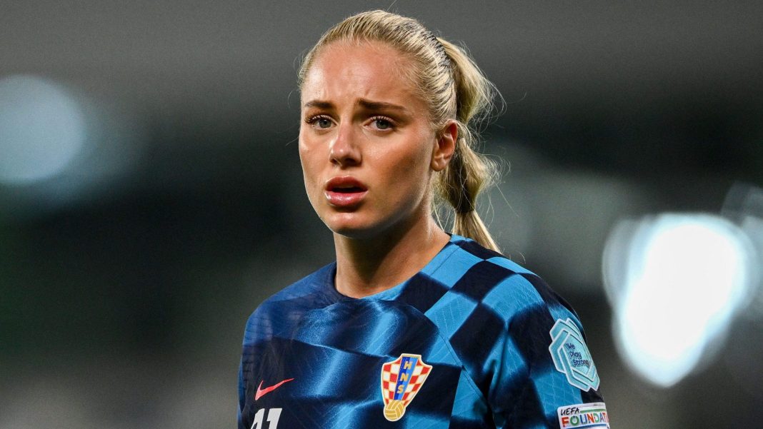 WK voetbal zorgt voor spanning tussen profvoetbalpaar: zij verliest, hij slaapt op de bank (Photo by: foxnews.com)