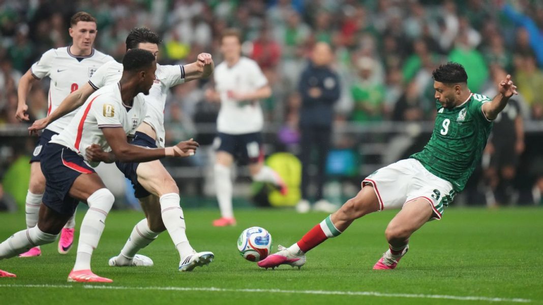 Weervertraging bij WK-duel Mexico tegen Engeland in achtste finale (Photo by: espncdn.com)