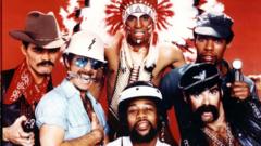 Zanger Victor Willis van Village People op 74-jarige leeftijd overleden (Picture by: ichef.bbci.co.uk)