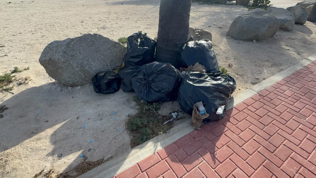 Afval achtergelaten bij voormalig Bushiri Hotel na evenement (Picture by: 24ora.com)