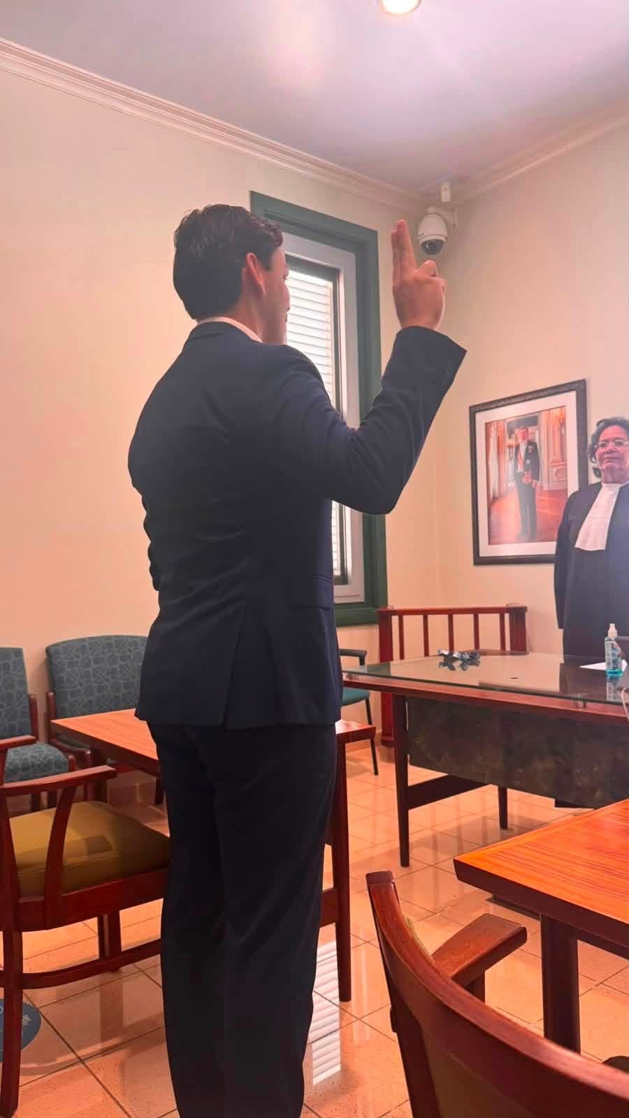 Alec Besaril wordt aangesteld als kandidaat-notaris bij NewLeaf Notary Alec Besaril wordt aangesteld als kandidaat-notaris bij NewLeaf Notary (Picture by: 24ora.com)