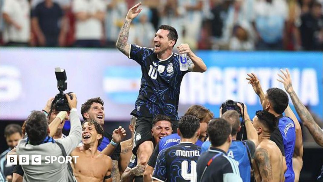 Argentinië verslaat Engeland; Nationale Dag van het Voetbal (Photo by: co.uk)