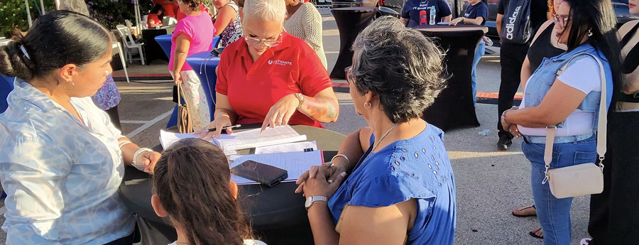 Aruba Bank sluit Mega Car Sale af met grote publieke opkomst (Picture by: noticiacla.com)