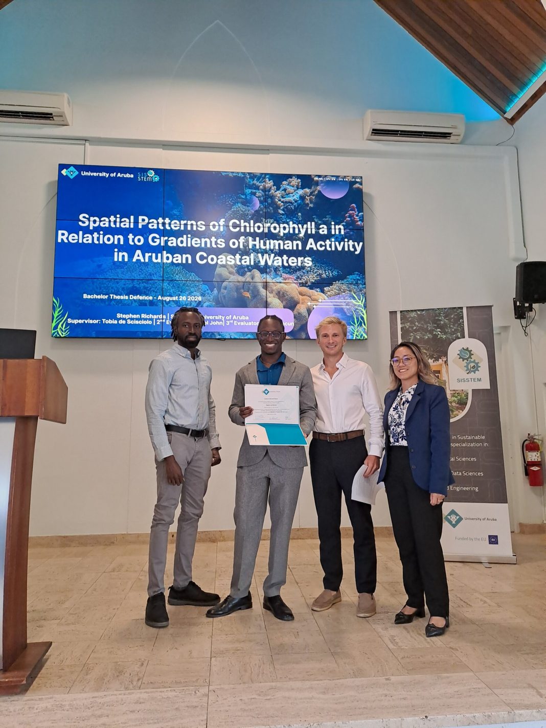 Arubaanse student verdedigt thesis over kwaliteit kustwater (Picture by: 24ora.com)