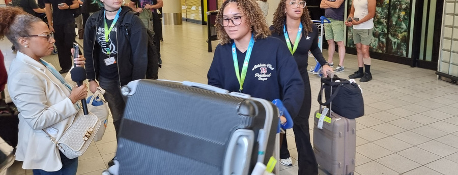 Arubaanse studenten arriveren in Nederland Arubaanse studenten arriveren in Nederland (Picture by: noticiacla.com)
