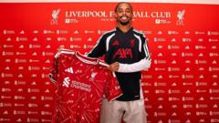 Barcola naar Liverpool van PSG voor £123 miljoen Bradley Barcola tekent bij Liverpool na transfer van PSG voor tot £123 miljoen (Picture by: ichef.bbci.co.uk)