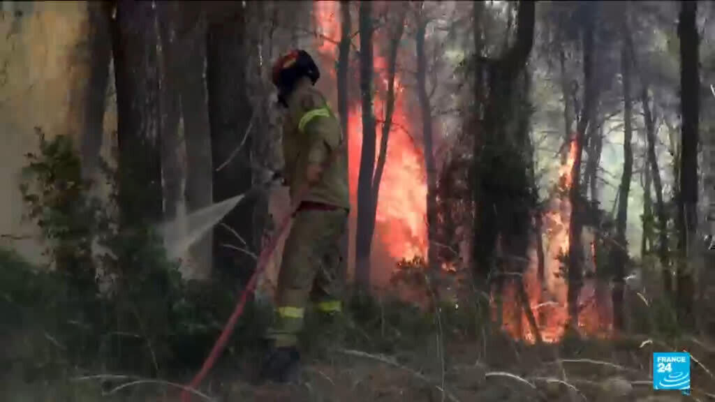 Brandzee verspreidt zich verder rond Athene (Picture by: s.france24.com)