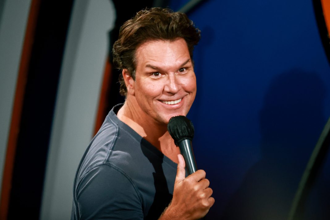 Broer van Dane Cook Steelt Miljoenen, Verbergt Geld in Pasta Broer van Dane Cook Steelt Miljoenen, Verbergt Geld in Pasta (Picture by: variety.com)