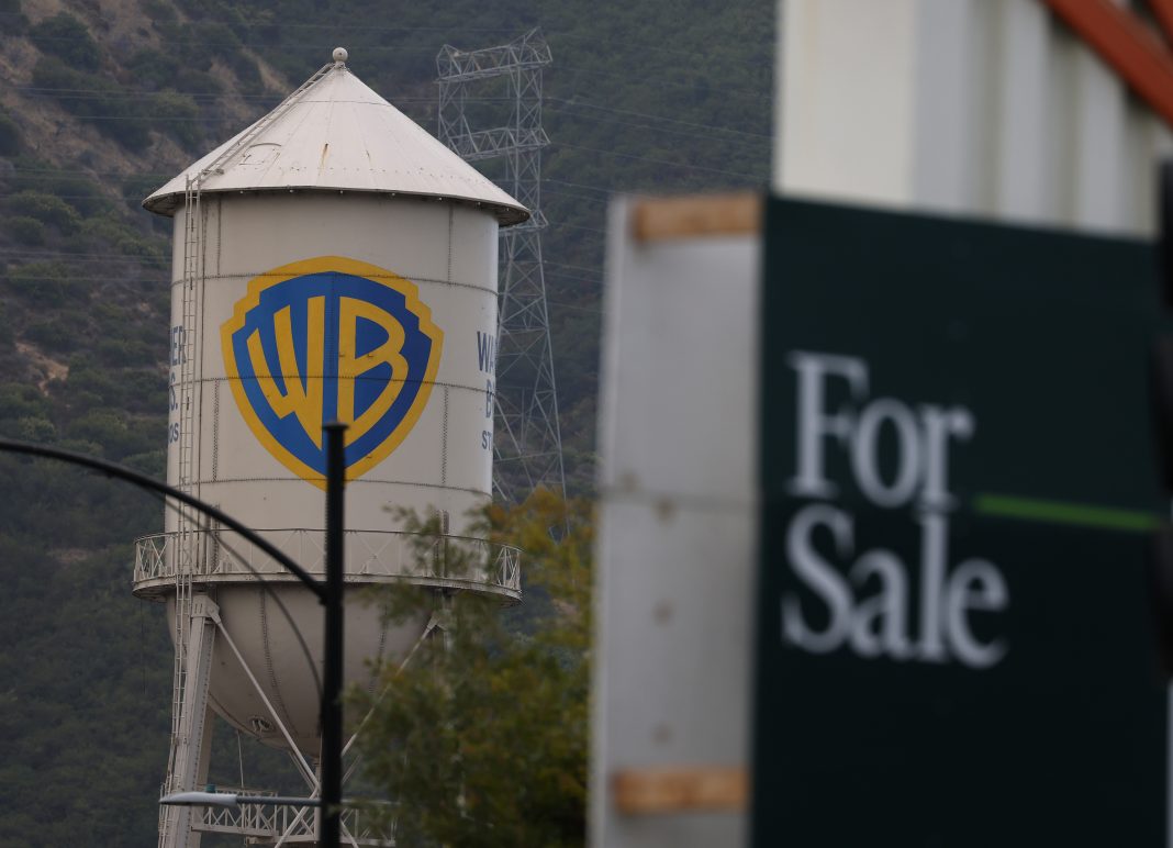 CEO van Regal Cinemas steunt fusie Paramount en Warner Bros., wijst antitrust-zaak af (Picture by: variety.com)