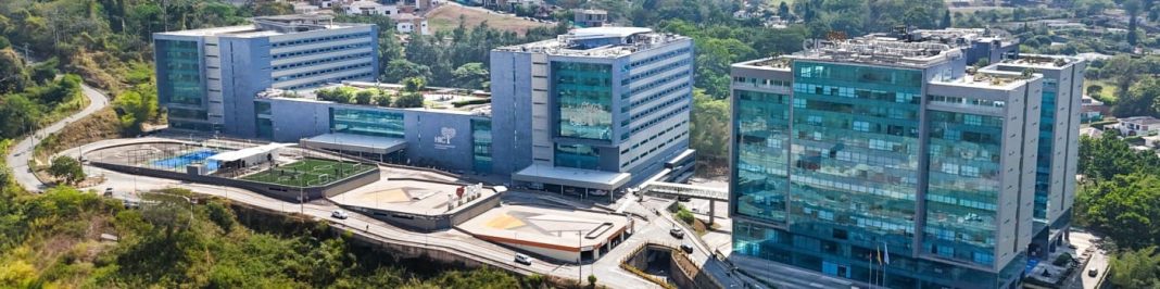 Carlos Bermudez bezoekt Hospital Internacional de Colombia in Bucaramanga Carlos Bermudez bezoekt Hospital Internacional de Colombia in Bucaramanga (Picture by: 24ora.com)