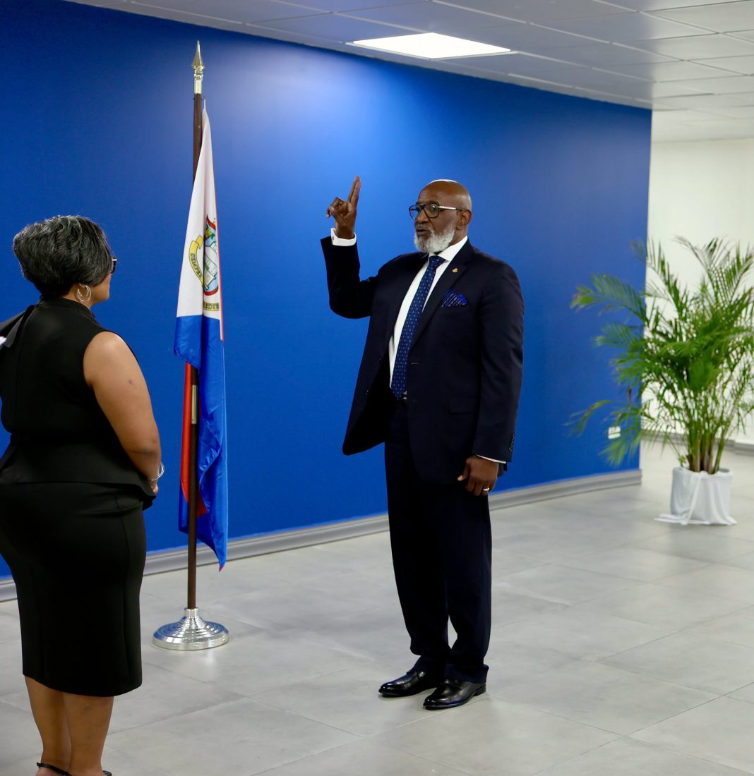 Claret Connor beëdigd als minister van Volksgezondheid op Sint Maarten Claret Connor beëdigd als minister van Volksgezondheid op Sint Maarten (Picture by: paradisefm.cw)