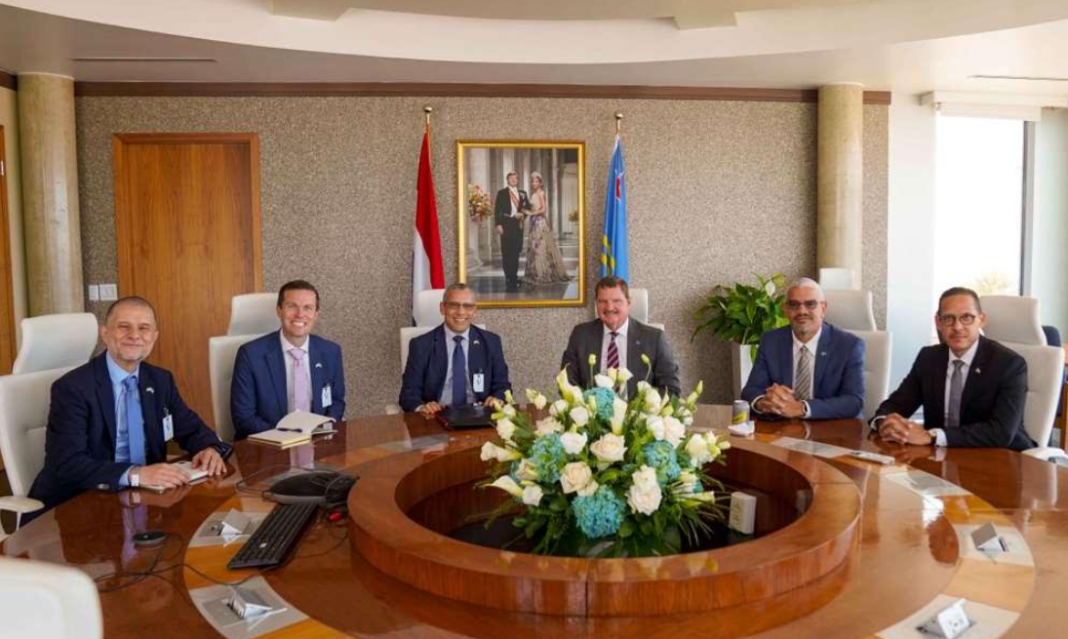 Consul-generaal Negron introduceert opvolger bij premier Eman (Picture by: 24ora.com)