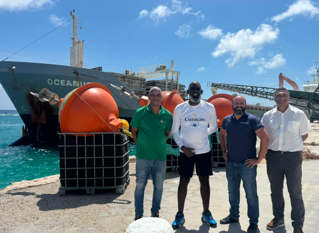 Curaçao schenkt Sint Maarten drie vislokboeien ter versterking van visserijsector (Picture by: paradisefm.cw)