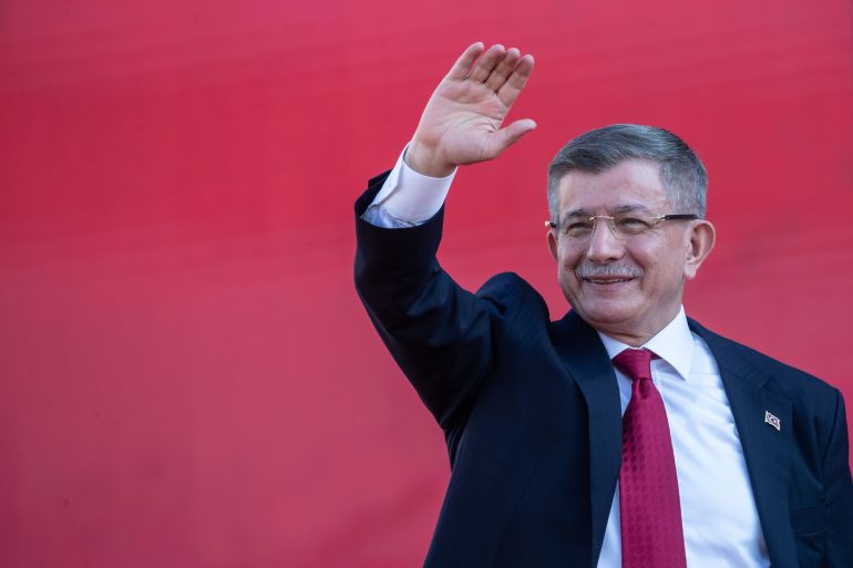 Davutoglu stapt uit het politieke leven na lange betrokkenheid bij Erdogan (Picture by: aljazeera.com)