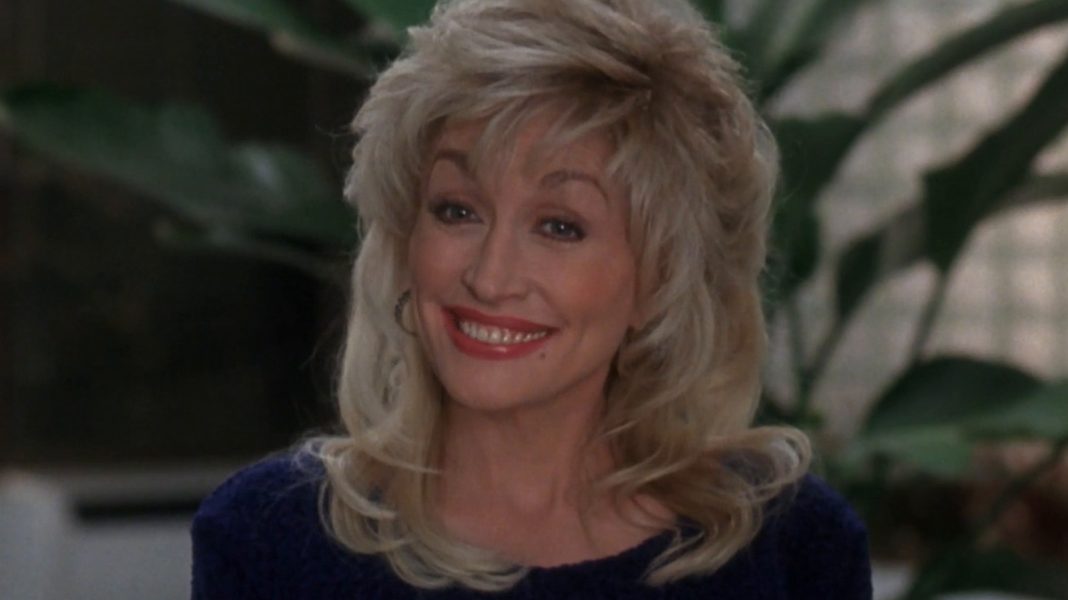 De 5 beste Dolly Parton films aller tijden, gerangschikt (Picture by: slashfilm.com)