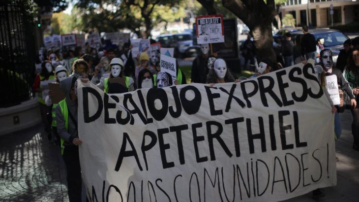 Protesten tegen Peter Thiel in Buenos Aires Demonstranten in Argentinië eisen vertrek van techmiljardair Peter Thiel (Picture by: aljazeera.com)