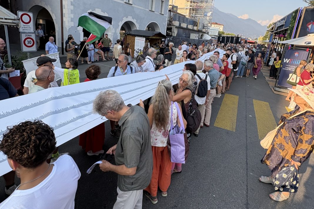 Demonstratie op het Locarno Film Festival: Herdenking van slachtoffers in Gaza Demonstratie op het Locarno Film Festival: Herdenking van slachtoffers in Gaza (Picture by: variety.com)