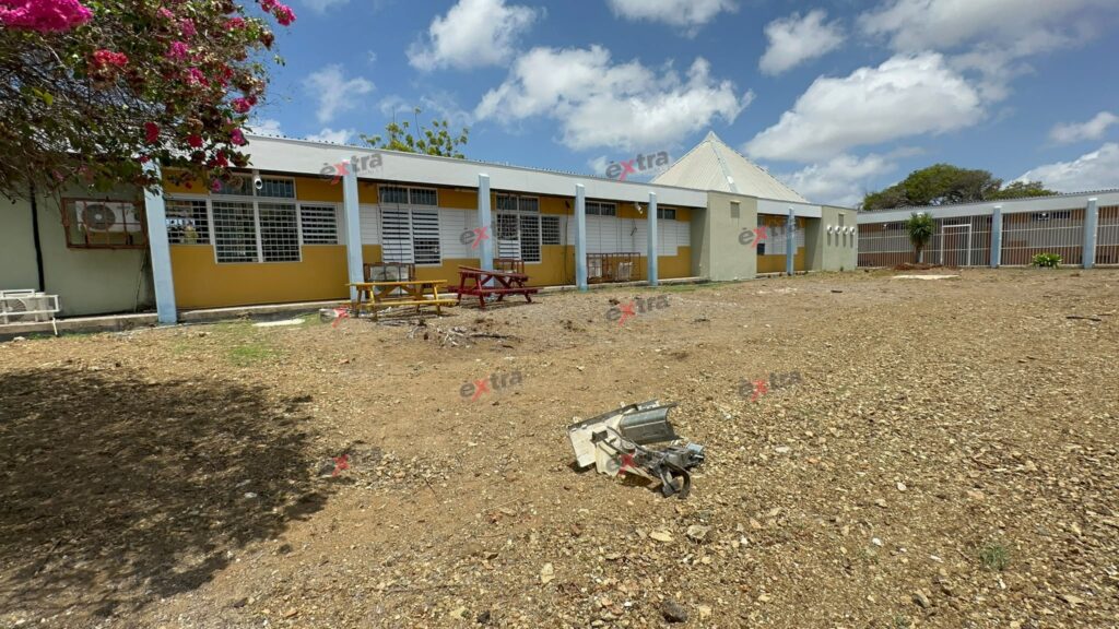 Diefstal tijdens opening nieuwe school: zes waterleidingen en apparatuur gestolen (Picture by: extra.cw)