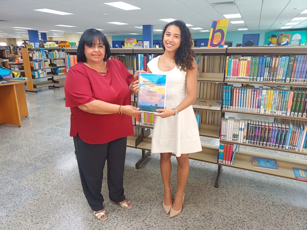 Dominique Lopez presenteert thesis over jeugdeldeviolentie in Aruba Dominique Lopez presenteert thesis over jeugdeldeviolentie in Aruba (Picture by: solodipueblo.com)