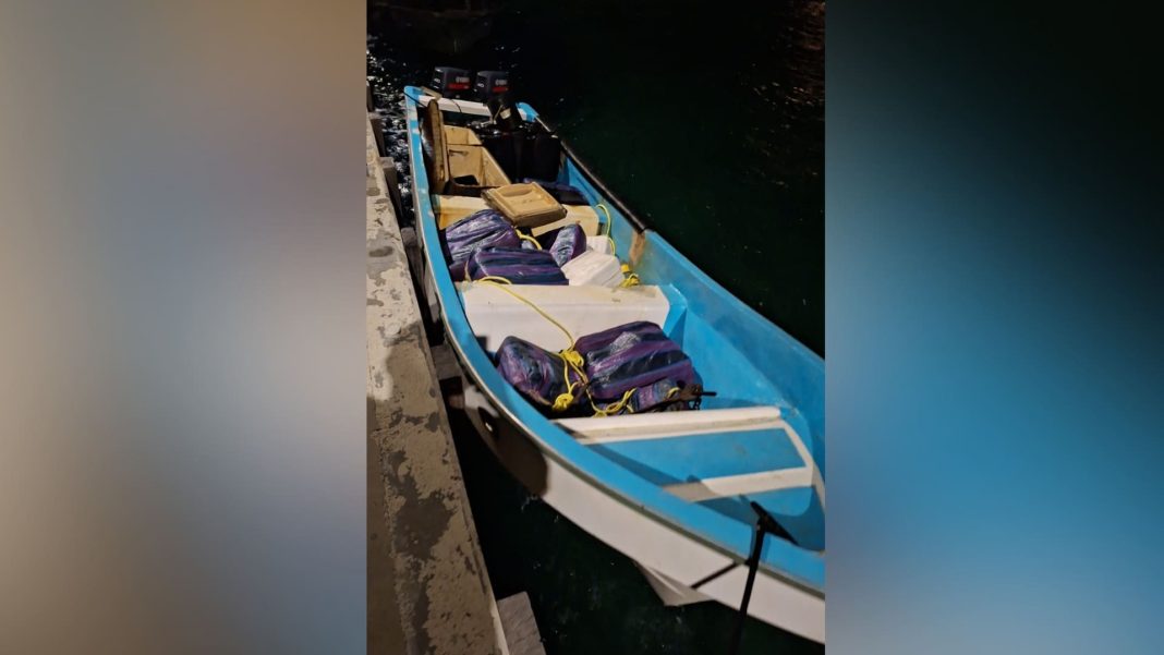 Drugstransport vanuit Venezuela onderschept bij aankomst op Aruba Drugstransport vanuit Venezuela onderschept bij aankomst op Aruba (Picture by: 24ora.com)