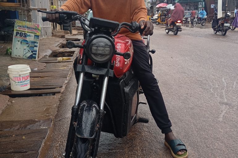 Elektrische fietsen winnen terrein in Nigeria door stijgende benzineprijzen Elektrische fietsen winnen terrein in Nigeria door stijgende benzineprijzen (Picture by: aljazeera.com)