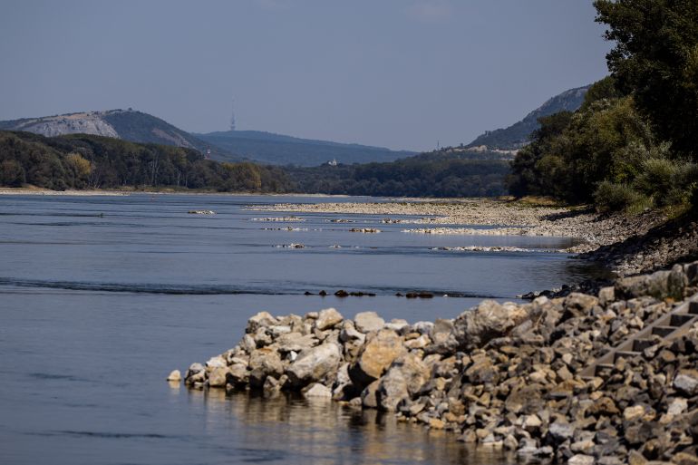 Extreme hitte legt Centraal Europa genadeloos: Recordtemperaturen en transportproblemen Extreme hitte legt Centraal Europa genadeloos: Recordtemperaturen en transportproblemen (Picture by: aljazeera.com)
