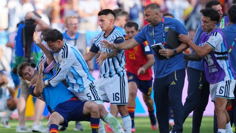 FIFA legt schorsingen op aan drie Argentijnse spelers na incident WK-finale (Photo by: cnn.com)