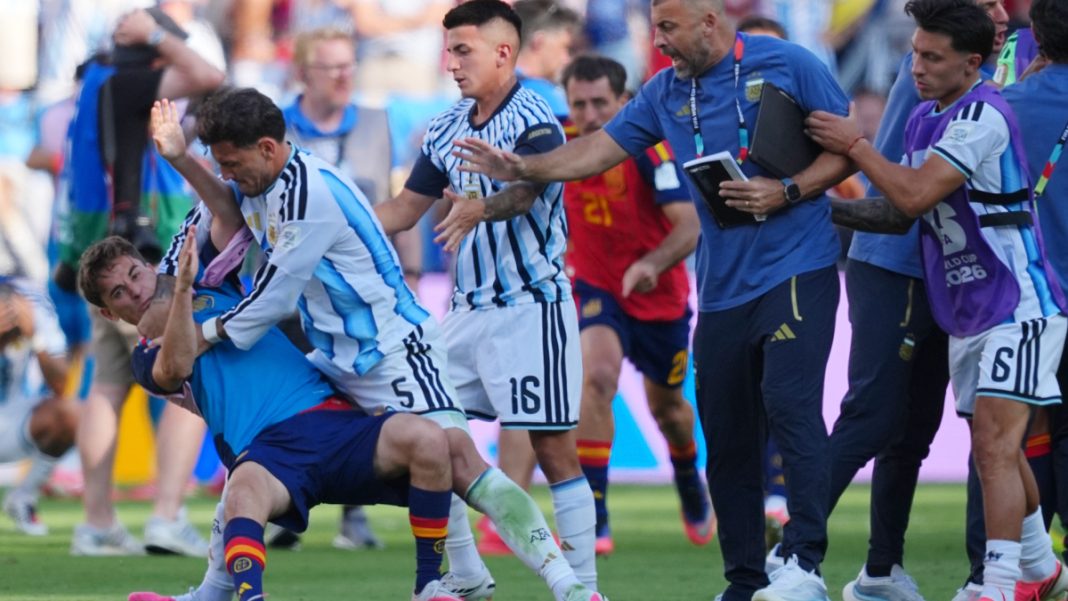 FIFA past sancties tegen Argentijnse spelers aan na WK-finale (Photo by: uecdn.es)