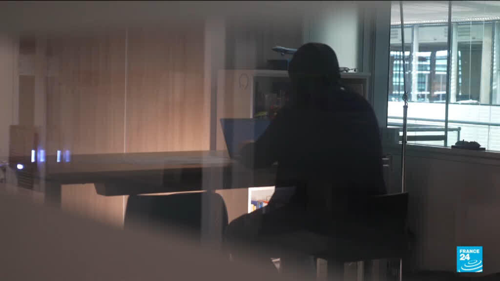 Franse premier richt eenheid op tegen cyberaanvallen Franse premier Lecornu kondigt gespecialiseerde eenheid aan om cyberaanvallen te bestrijden (Picture by: s.france24.com)