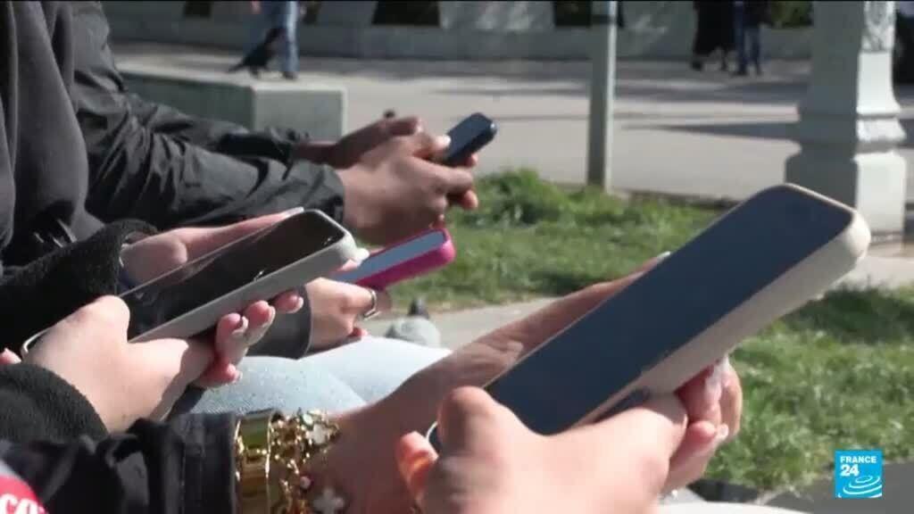 Franse rechter keurt euthanase wet goed, verwijst ban op social media voor jongeren af (Picture by: s.france24.com)