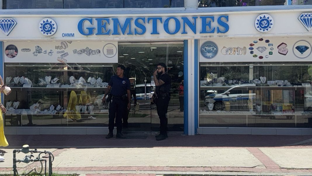 Gewapende overval op juwelierszaak Gem Stones in Noord (Picture by: 24ora.com)