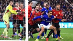 Premier League pakt vasthouden bij corners aan Het nieuwe Premier League-plan om chaos bij corners te beëindigen (Picture by: ichef.bbci.co.uk)