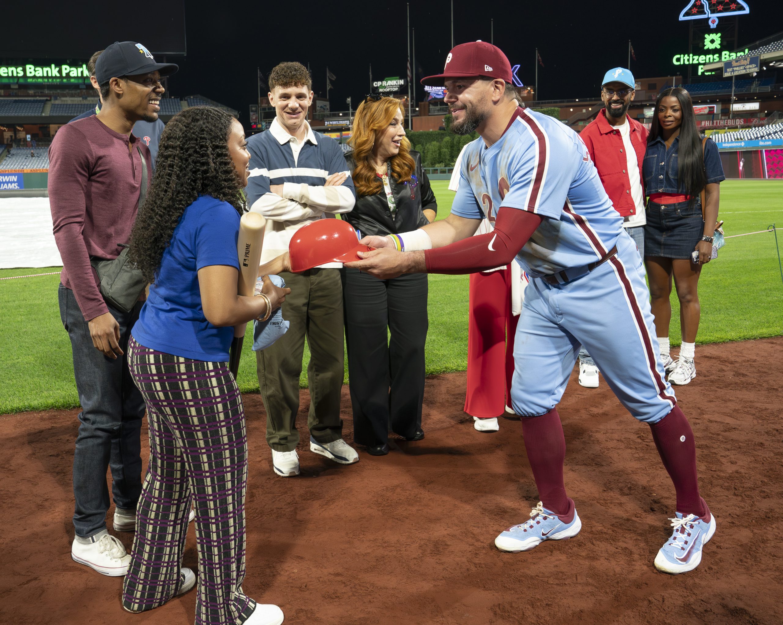 TYLER JAMES WILLIAMS, QUINTA BRUNSON, CHRIS PERFETTI, LISA ANN WALTER, KYLE SCHWARBER, MATTHEW LAW, JANELLE JAMES Hoe 'Abbott Elementary' zijn grote Phillies-aflevering realiseerde (Picture by: variety.com)