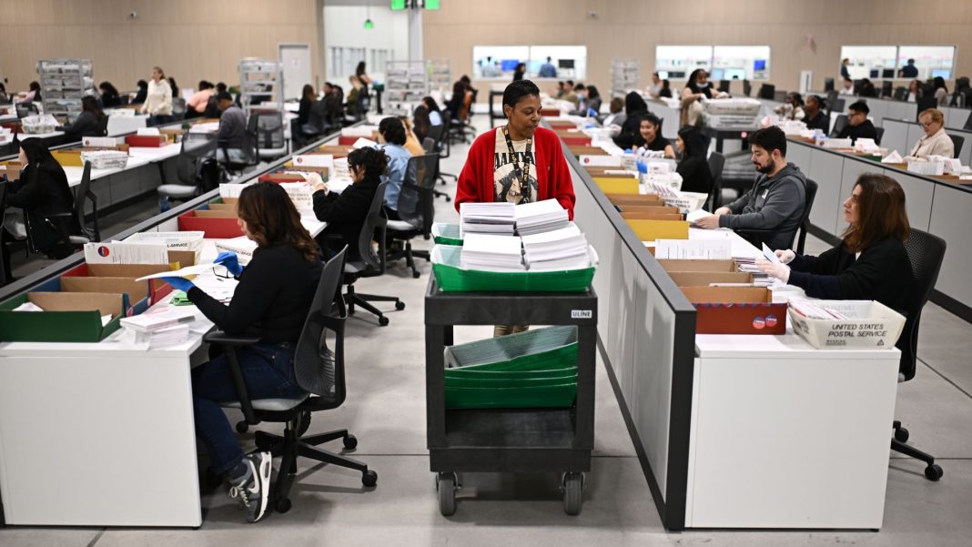 Californië bereidt zich voor op Trumps verkiezingsscrutiny Hoe Californië zich voorbereidt op Trumps controle bij de tussentijdse verkiezingen (Picture by: aljazeera.com)