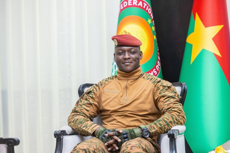 Ibrahim Traore: Een realiteitscheck voor de populaire leider van Burkina Faso Ibrahim Traore: Een realiteitscheck voor de populaire leider van Burkina Faso (Picture by: aljazeera.com)