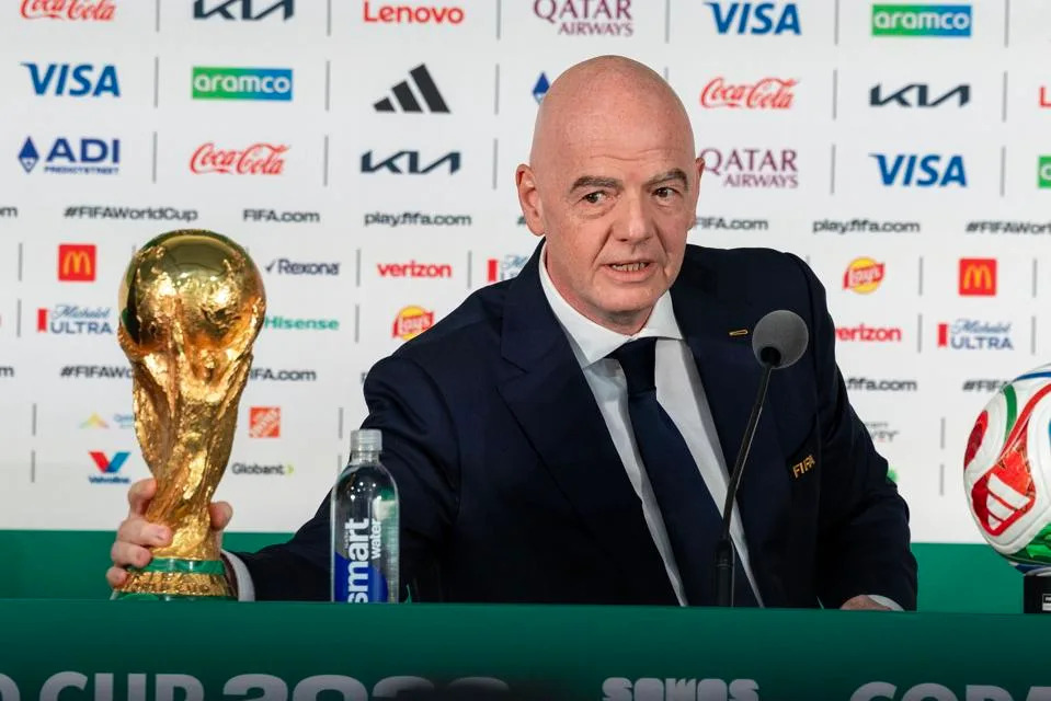 Infantino mogelijk voor grotere WK-uitbreiding om functie te behouden Infantino mogelijk voor grotere WK-uitbreiding om functie te behouden (Photo by: yimg.com)