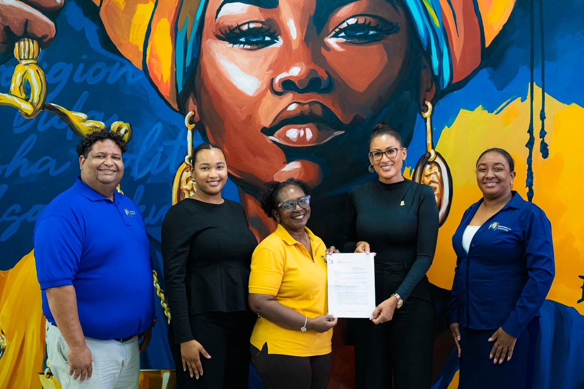 Inschrijfprijs voor legalisatieprogramma Ribe Lugá Inschrijfprijs voor legalisatieprogramma Rib’e Lugá op Curaçao wordt verlengd (Picture by: paradisefm.cw)